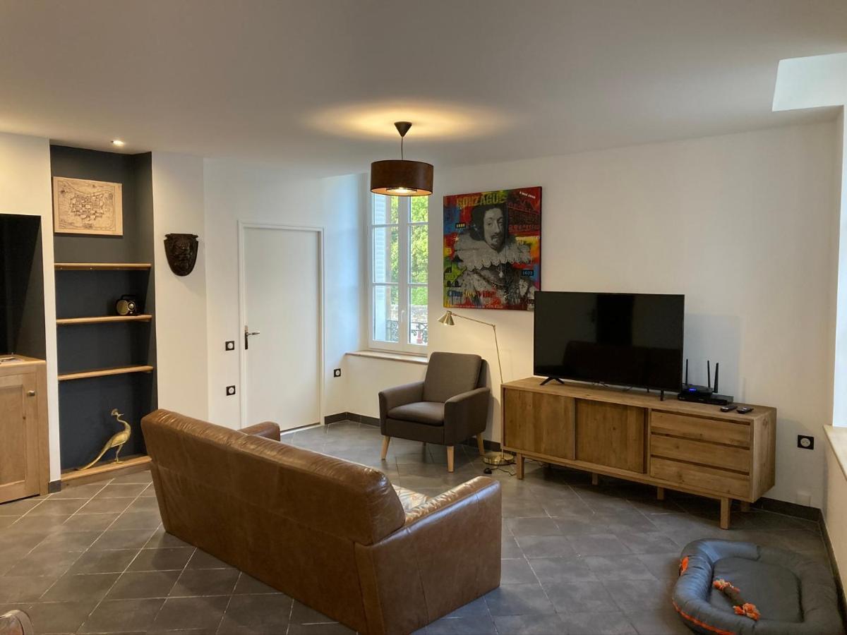 Suite Charles - Vue Musee Rimbaud Charleville-Mezieres Bagian luar foto